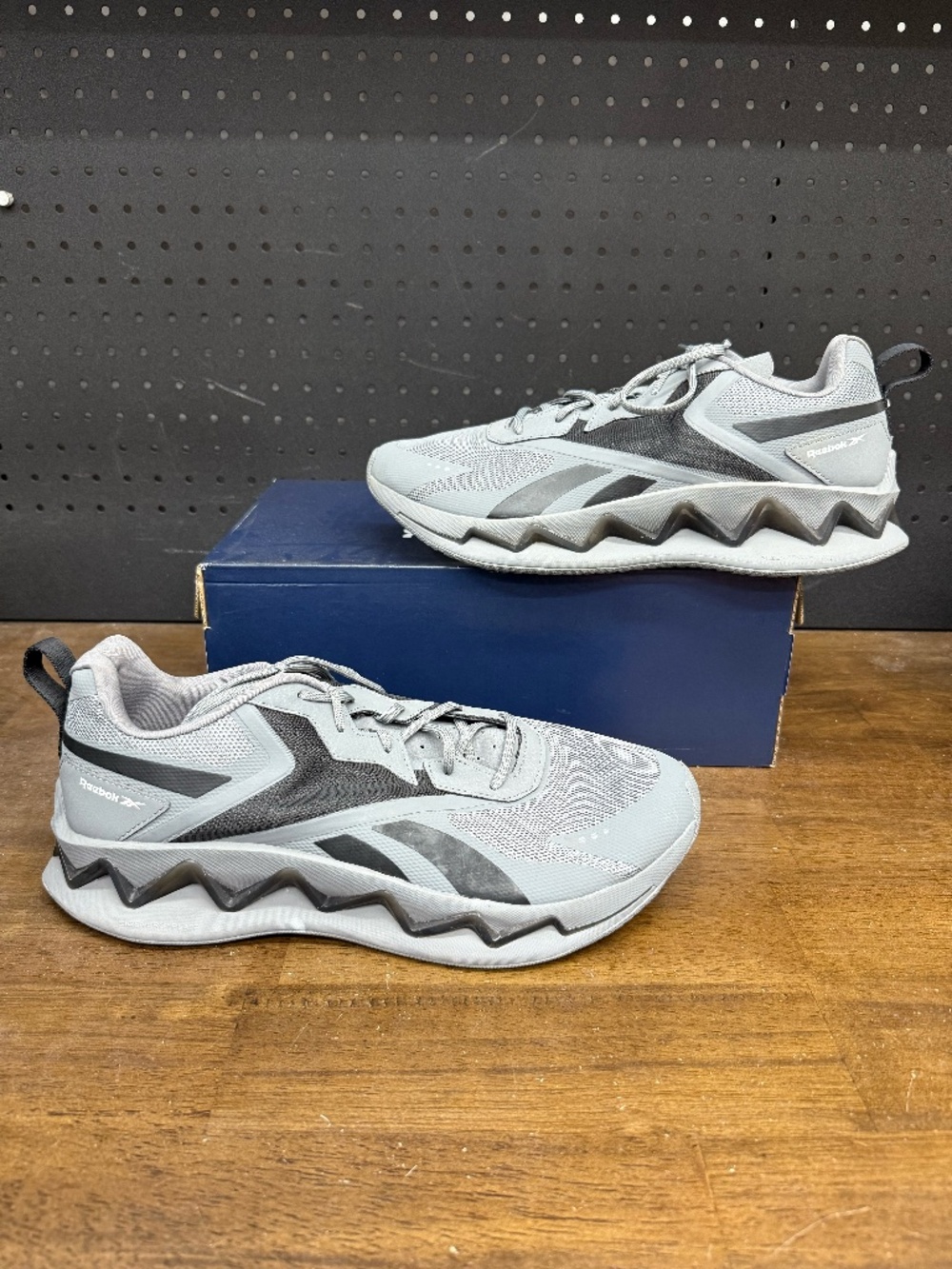 New W/O Box! Men's Reebok Zig Elusion Energy Gray Mesh Athletic Sneakers Size 12